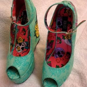 Iron Fist Platform Shoes, Sweet Tooth design, Minty Green, Size 40/US 9
